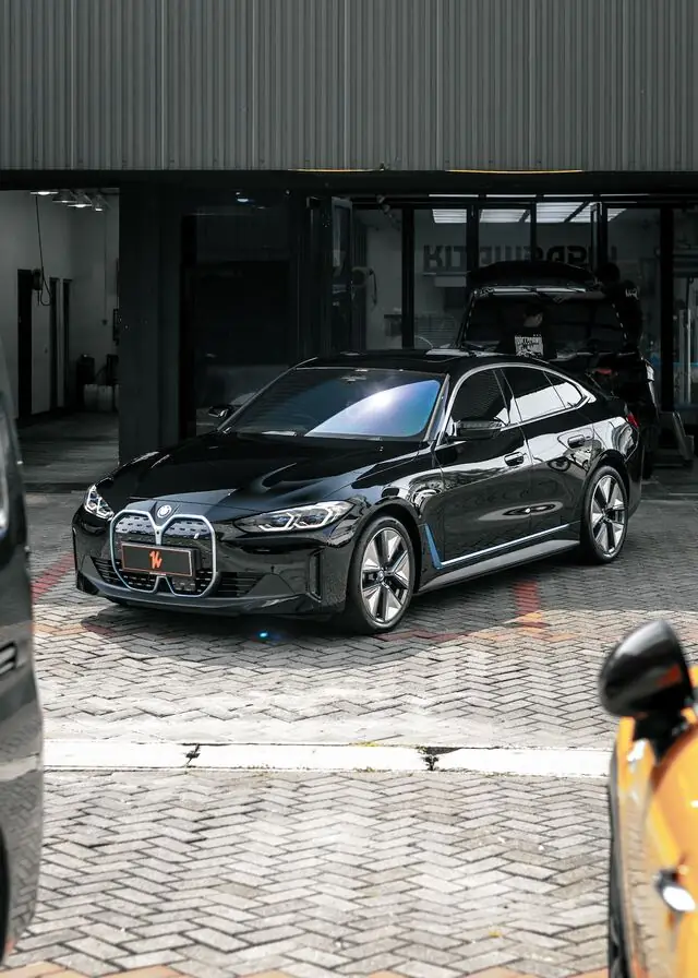 PPF Mobil BMW i4 warna Hitam — Kitawrapin
