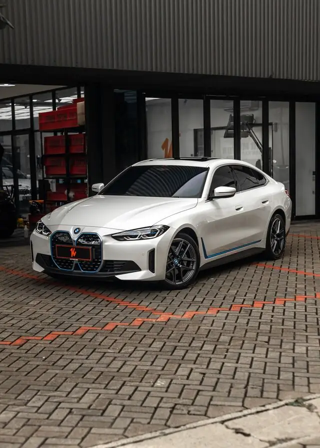 PPF Mobil BMW i4 warna Putih — Kitawrapin