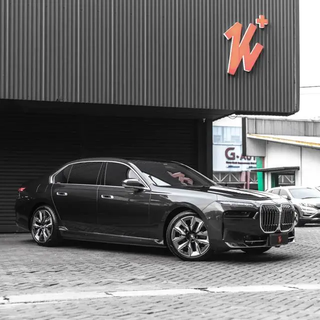 PPF Mobil BMW i7 Sophisto warna Abu-abu — Kitawrapin