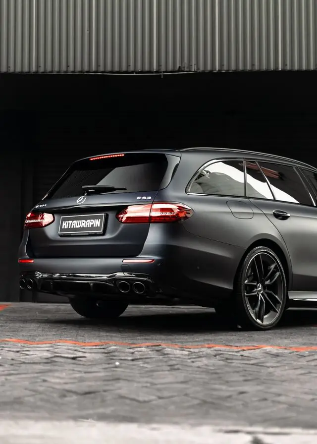 PPF Mobil Mercedes Benz E53 warna Biru — Kitawrapin
