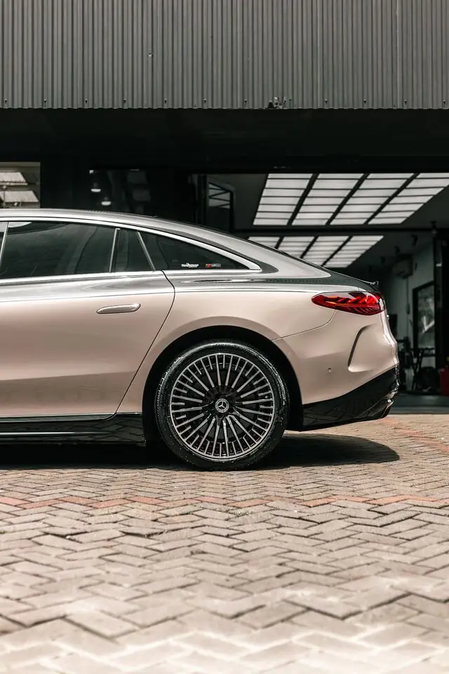 Color Wrap Mercedes Benz EQS Axevinyl Cooffee Beige Metallic — Kitawrapin