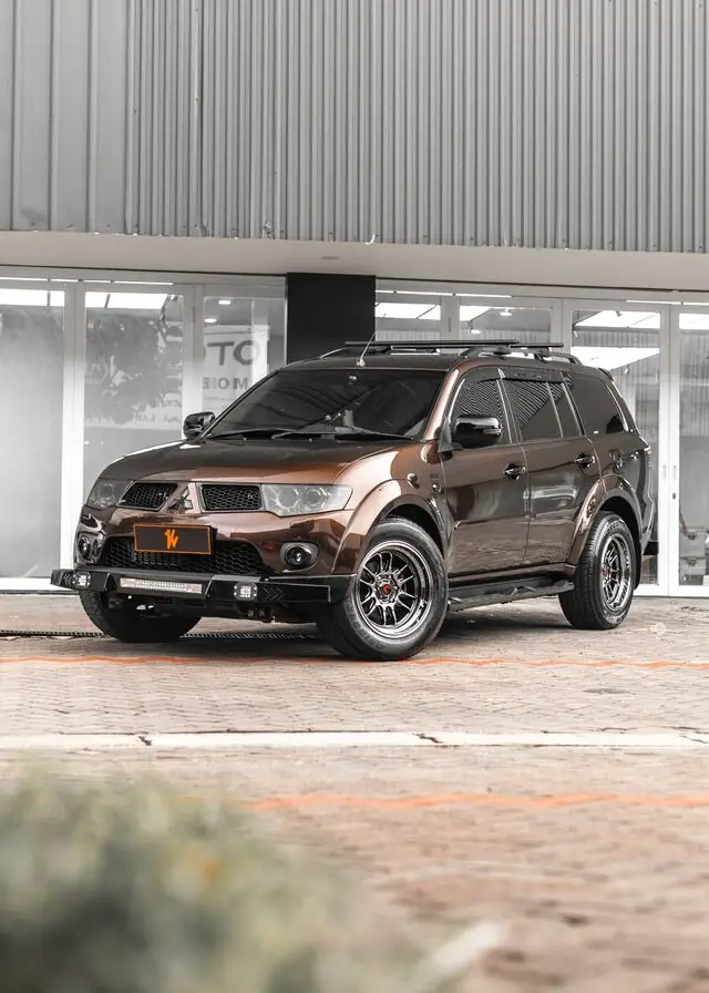 Color Wrap Mitsubishi Pajero Axevinyl Liquid Metal Pyrite Brown — Kitawrapin