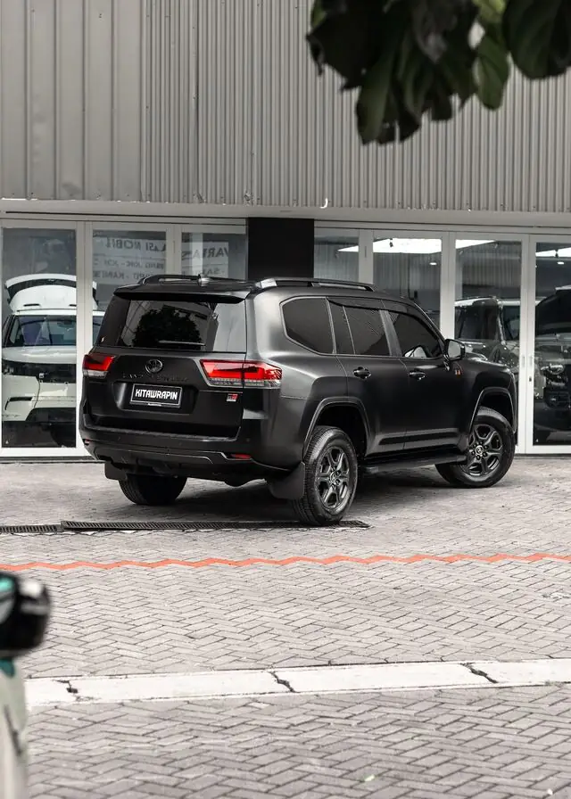 PPF Mobil Toyota LandCruiser warna Hitam — Kitawrapin