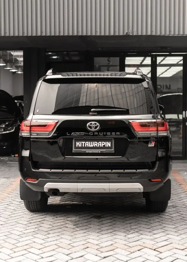 PPF Mobil Toyota LandCruiser300 warna Hitam — Kitawrapin