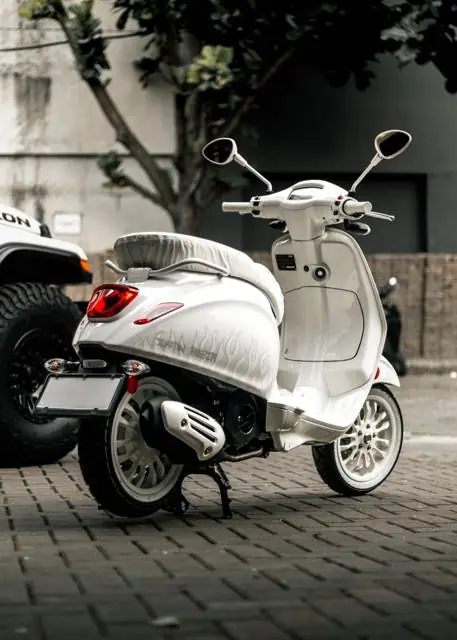 PPF Motor Vespa warna Putih — Kitawrapin
